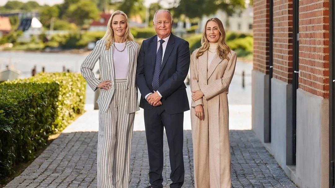 Nina og Mia Østergaard er døtre af Torben Østergaard Nielsen. Foto: Pressefoto/ Selfinvest